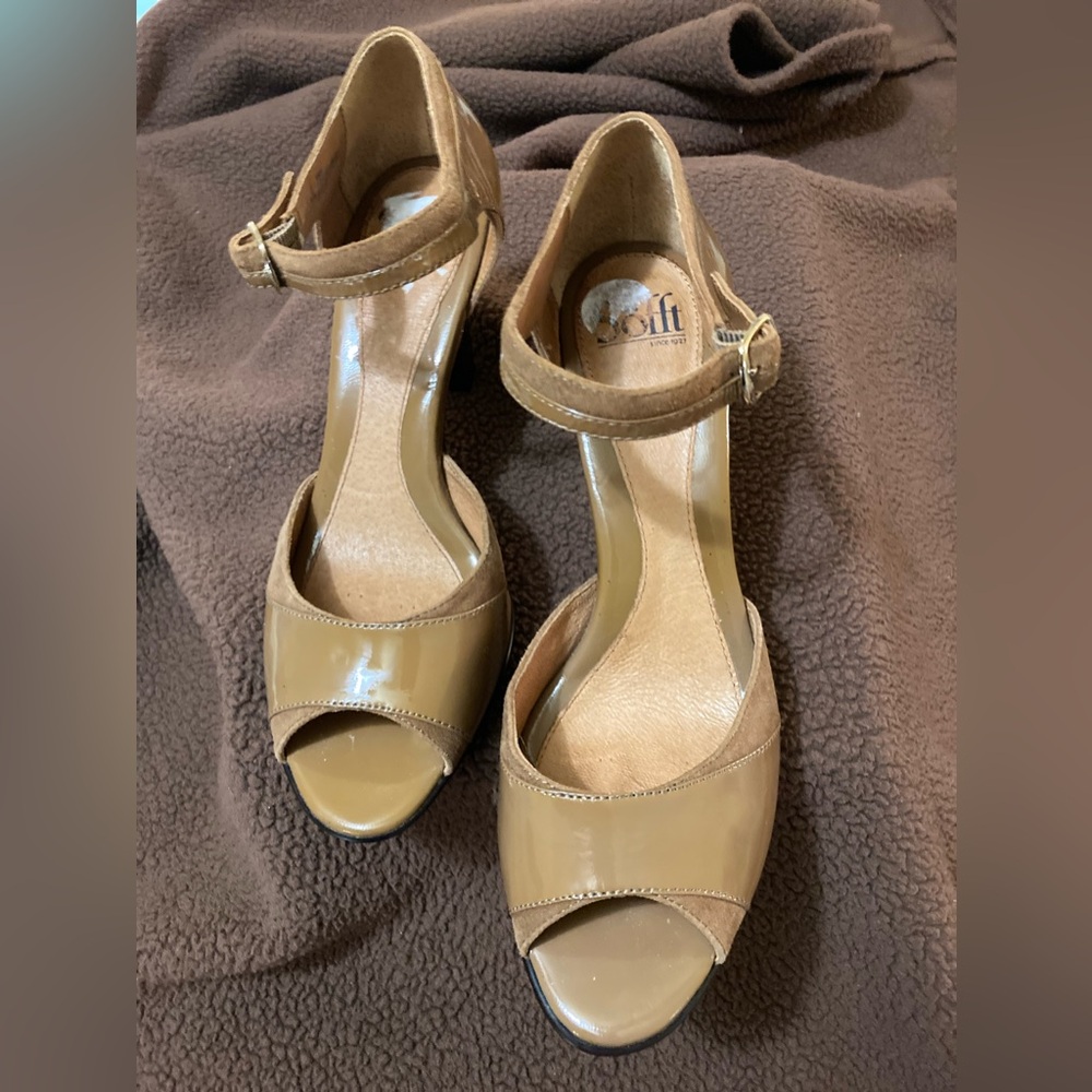 Sofft Heels, Buckle Ankle Strap, Sz 9-1/2. Tan Suede and Brown Patent Preowned - Picture 9 of 11